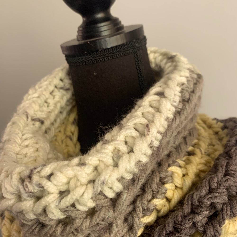 Crochet cowl